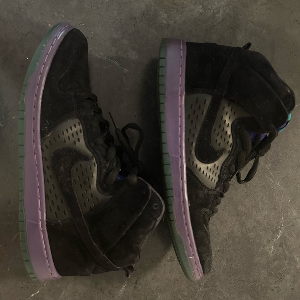 used nike sb dunks black grape size 10
